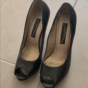 🎃3+ for $5 each! 🎃 Black peekaboo heels